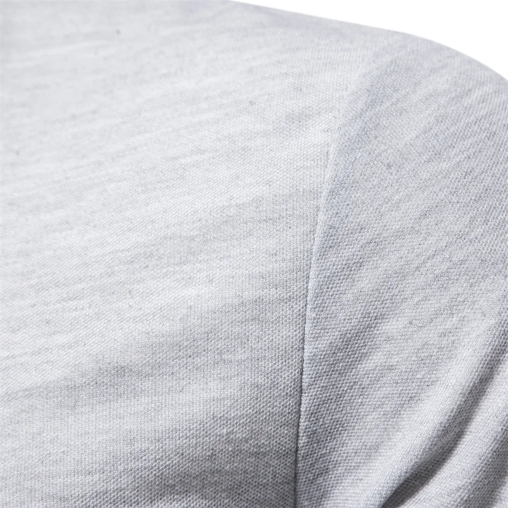 Langermet Pique Skjorte for Herre – Ensfarget med Brodert Hjort, Perfekt for Vår og Business Casual