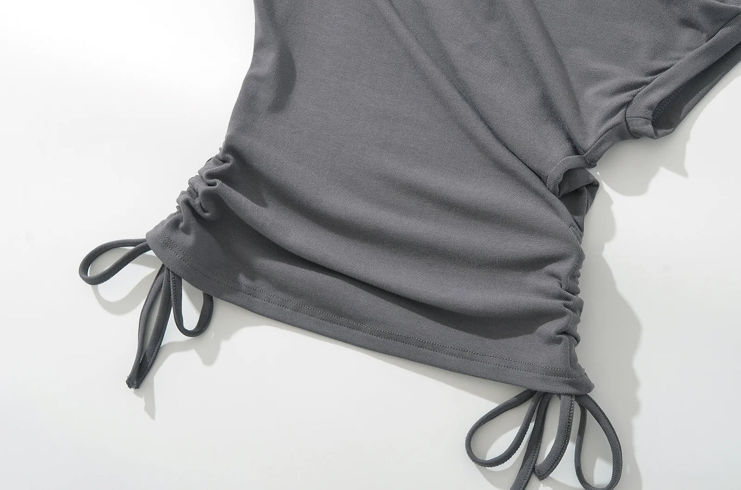 Énskulders Ribbestrikket Topp – Trendy Dame T-skjorte