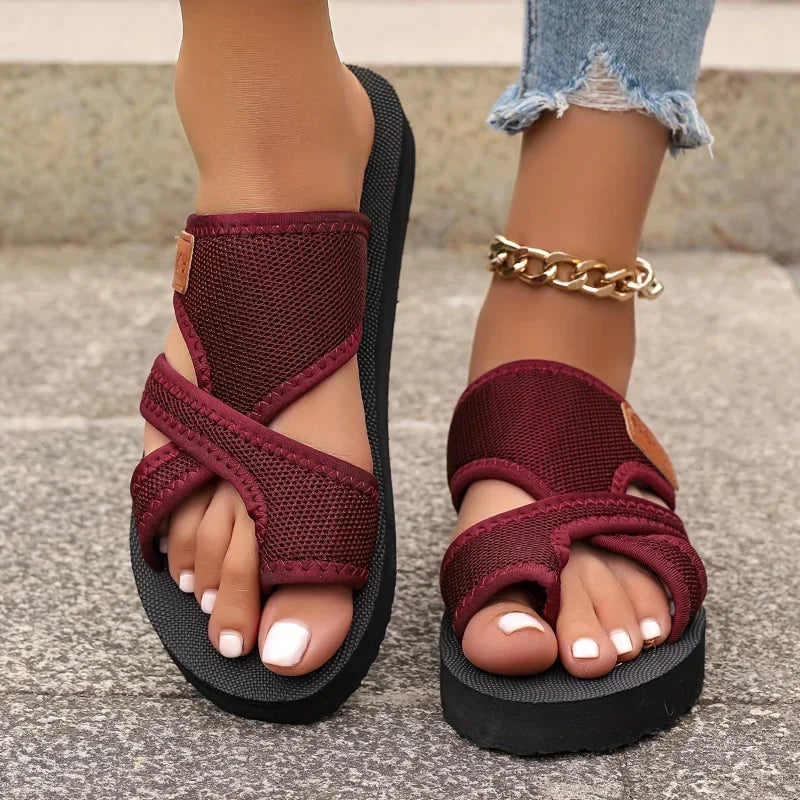 Trendige Flate Tåsandaler for Dame – Sommer 2025 Plattform Slippers til Strand og Hverdag