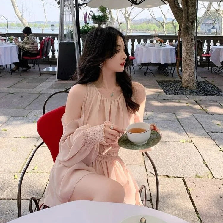 Elegant sommerkjole med puff-ermer – Off Shoulder mini-kjole i chiffon