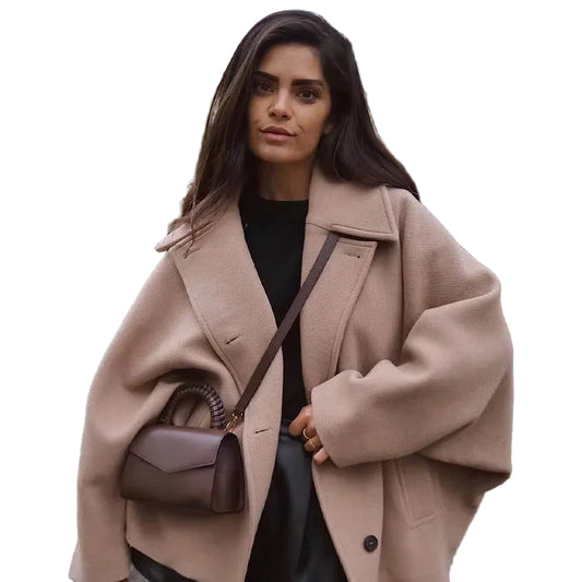 Kort Damejakke med Krage – Løs Passform & Knapper | Elegant Høst- og Vinterjakke med Lommer