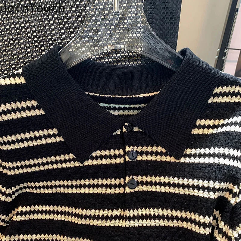 Stripet, kort strikket t-skjorte – sommerfrisk crop med koreansk inspirasjon