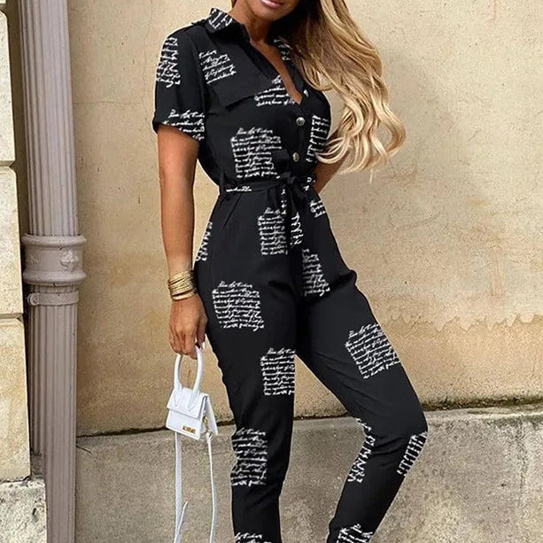 Monokrom Jumpsuit for Kvinner – Komfortabel og Elegant med Belte og Print