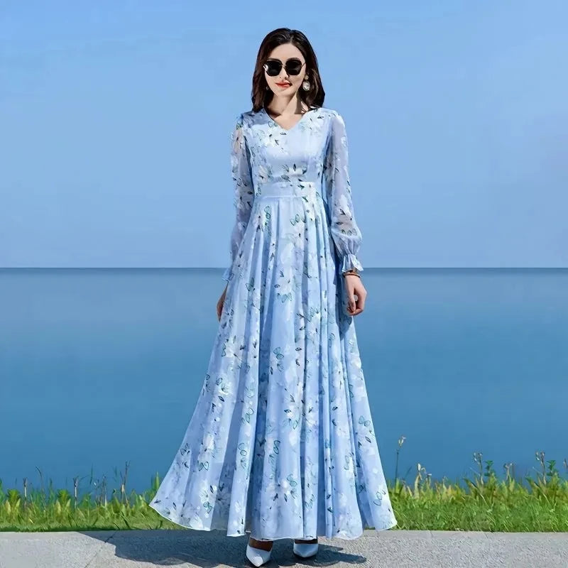 Lang Chiffon Kjole med Blomster – Vårens Elegante V-utringede Kjole med Markert Midje