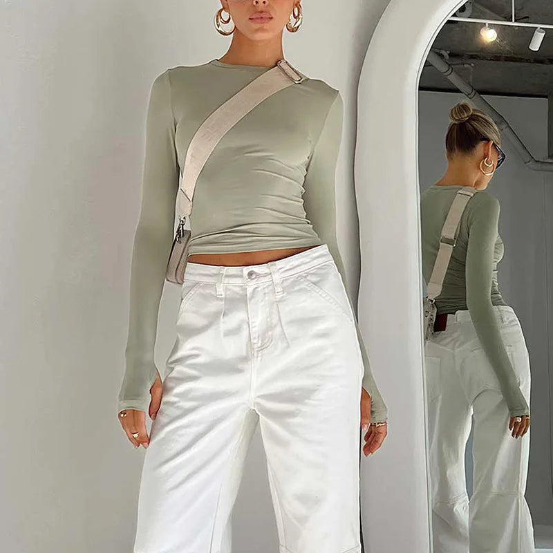 Langermet Crop Top med Tommelhull – Slim Fit Streetwear