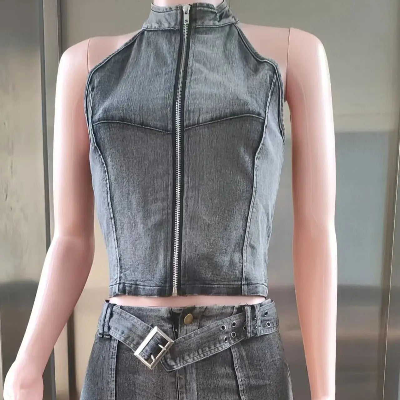 Trendy Denimsett for Kvinner – Kort Cardigan med Glidelås & Ermeløs Crop Top + Skinny Shorts