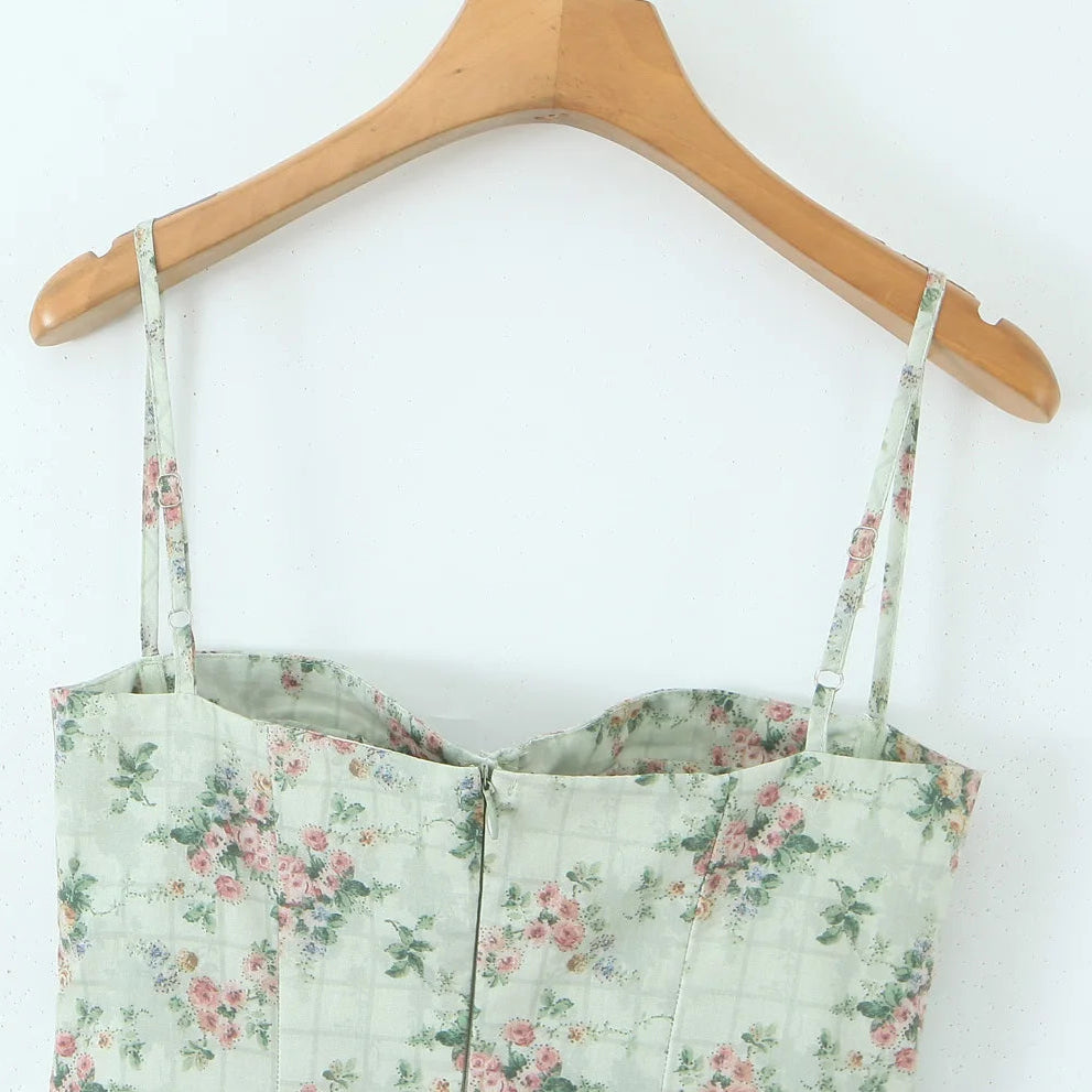 Romantisk Grønn Blomsterkjole – Korsettstil med Midi Lengde og Elegant Sving