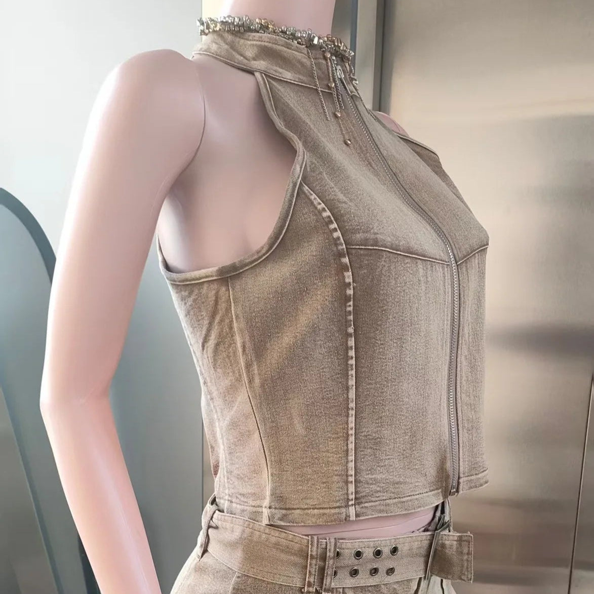 Trendy Denimsett for Kvinner – Kort Cardigan med Glidelås & Ermeløs Crop Top + Skinny Shorts