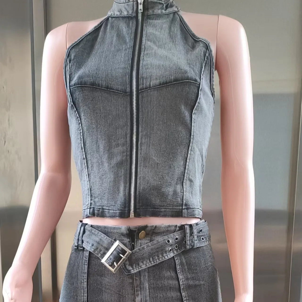 Trendy Denimsett for Kvinner – Kort Cardigan med Glidelås & Ermeløs Crop Top + Skinny Shorts