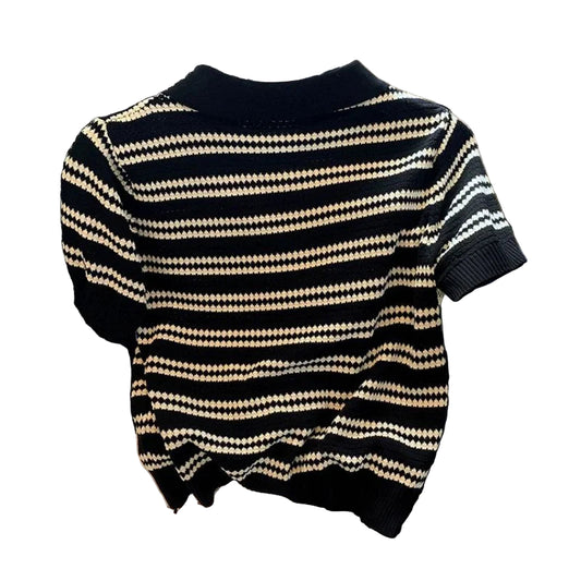 Stripet, kort strikket t-skjorte – sommerfrisk crop med koreansk inspirasjon