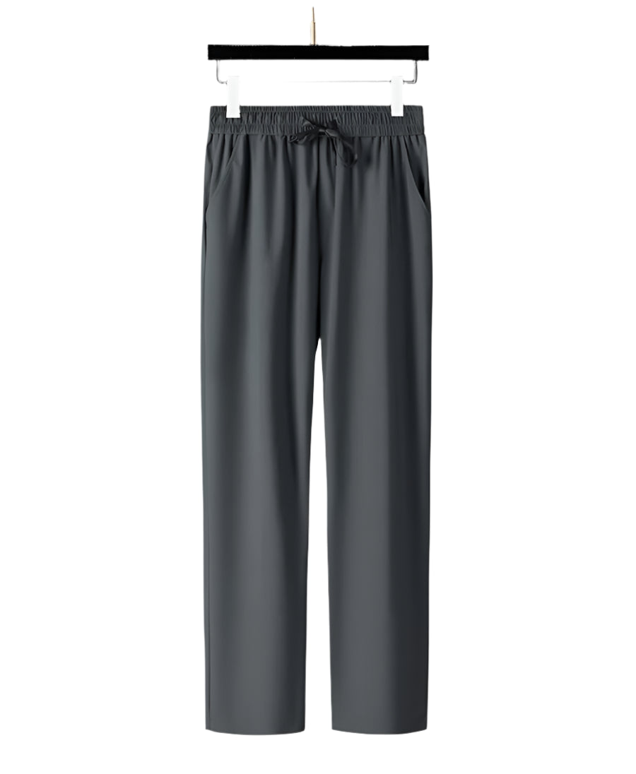 Sommerens Favoritt: Pustende Herresett i Is-silke – Polo & Bukse i Todelt Joggedress