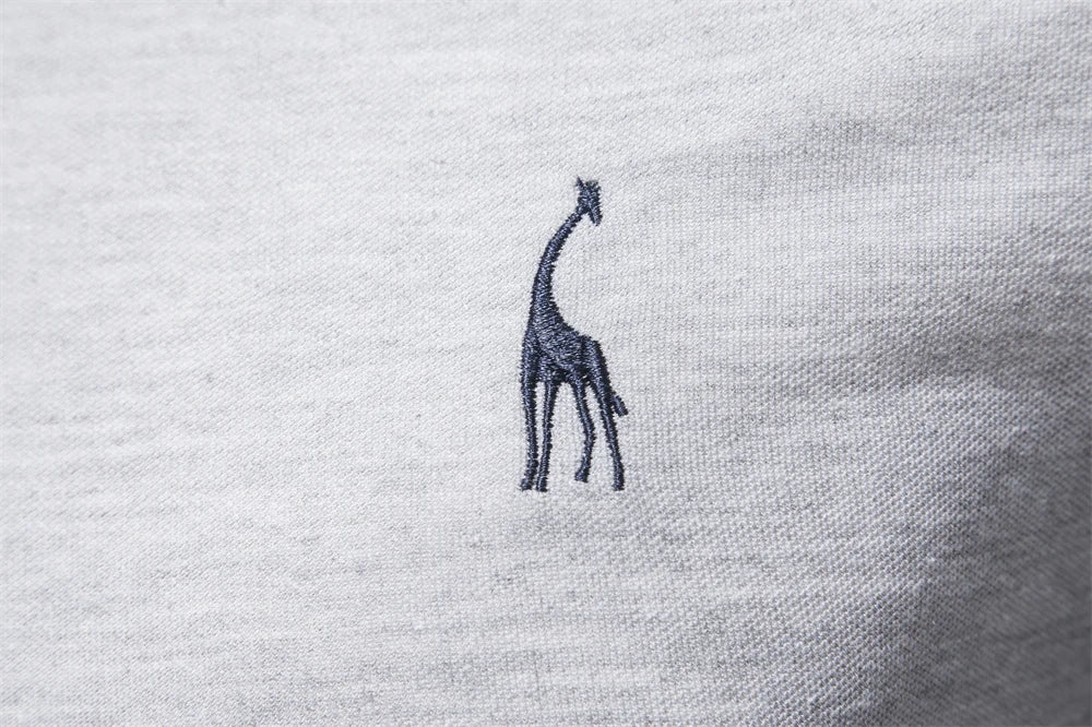 Langermet Pique Skjorte for Herre – Ensfarget med Brodert Hjort, Perfekt for Vår og Business Casual