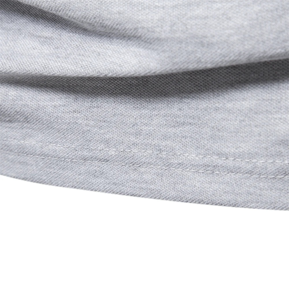 Langermet Pique Skjorte for Herre – Ensfarget med Brodert Hjort, Perfekt for Vår og Business Casual