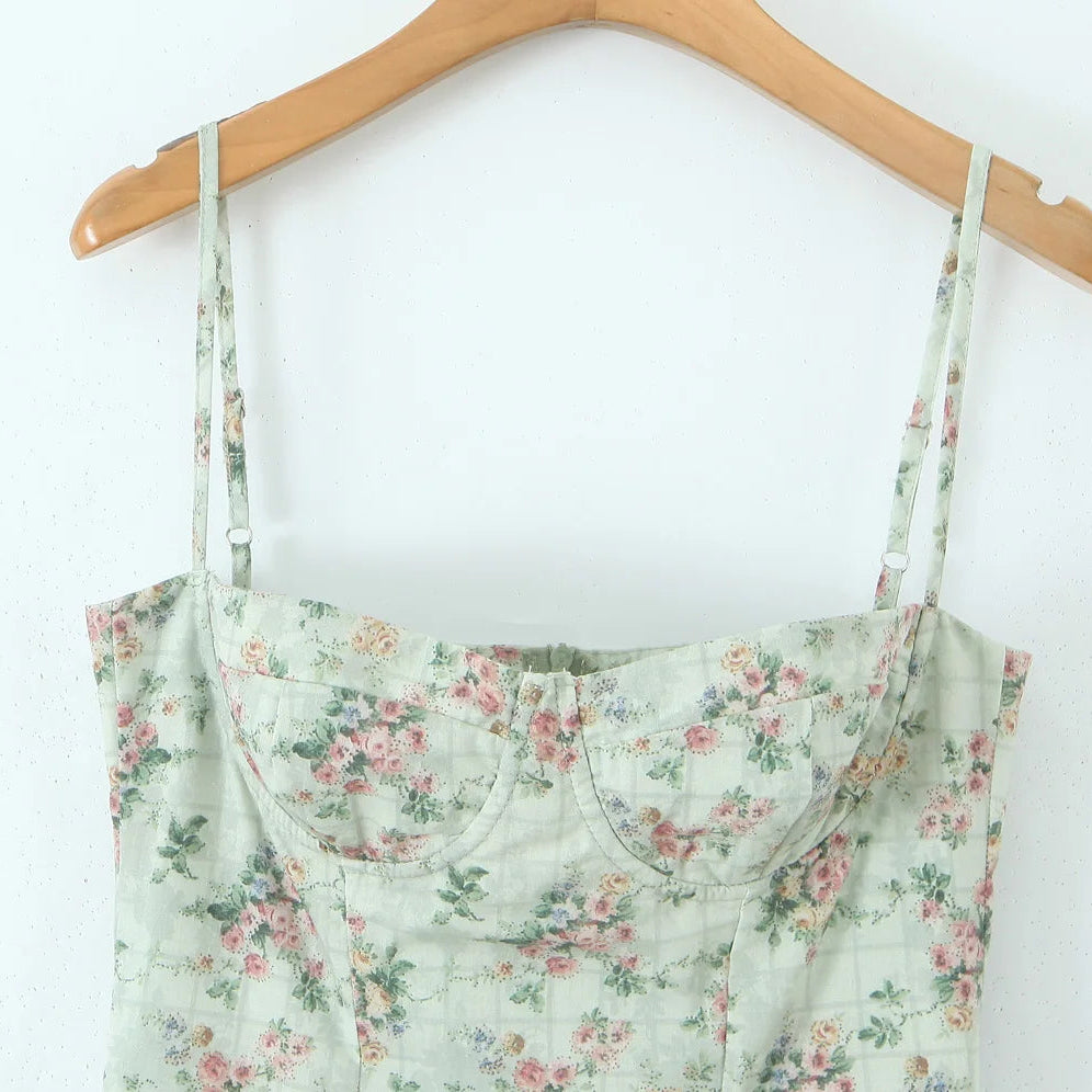 Romantisk Grønn Blomsterkjole – Korsettstil med Midi Lengde og Elegant Sving