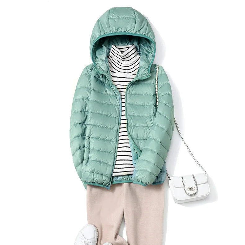 Dame Dunjakke med Hette – Ultralett & Kort Pufferjakke | Vindavvisende & Pustende