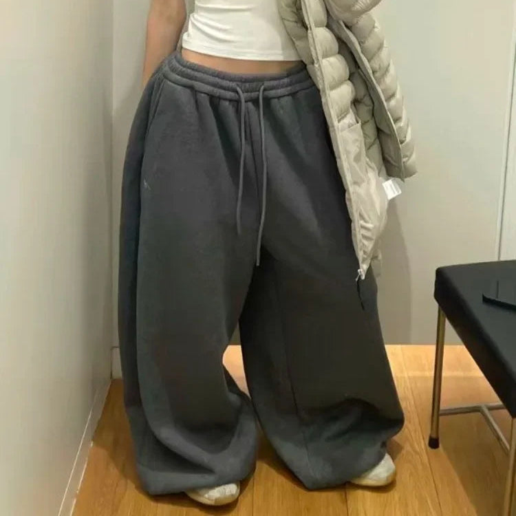 Grå Streetwear Joggebukser for Dame – Høytlivs Wide Leg Sweatpants i Koreansk Stil | Løse, Komfortable & Trendy
