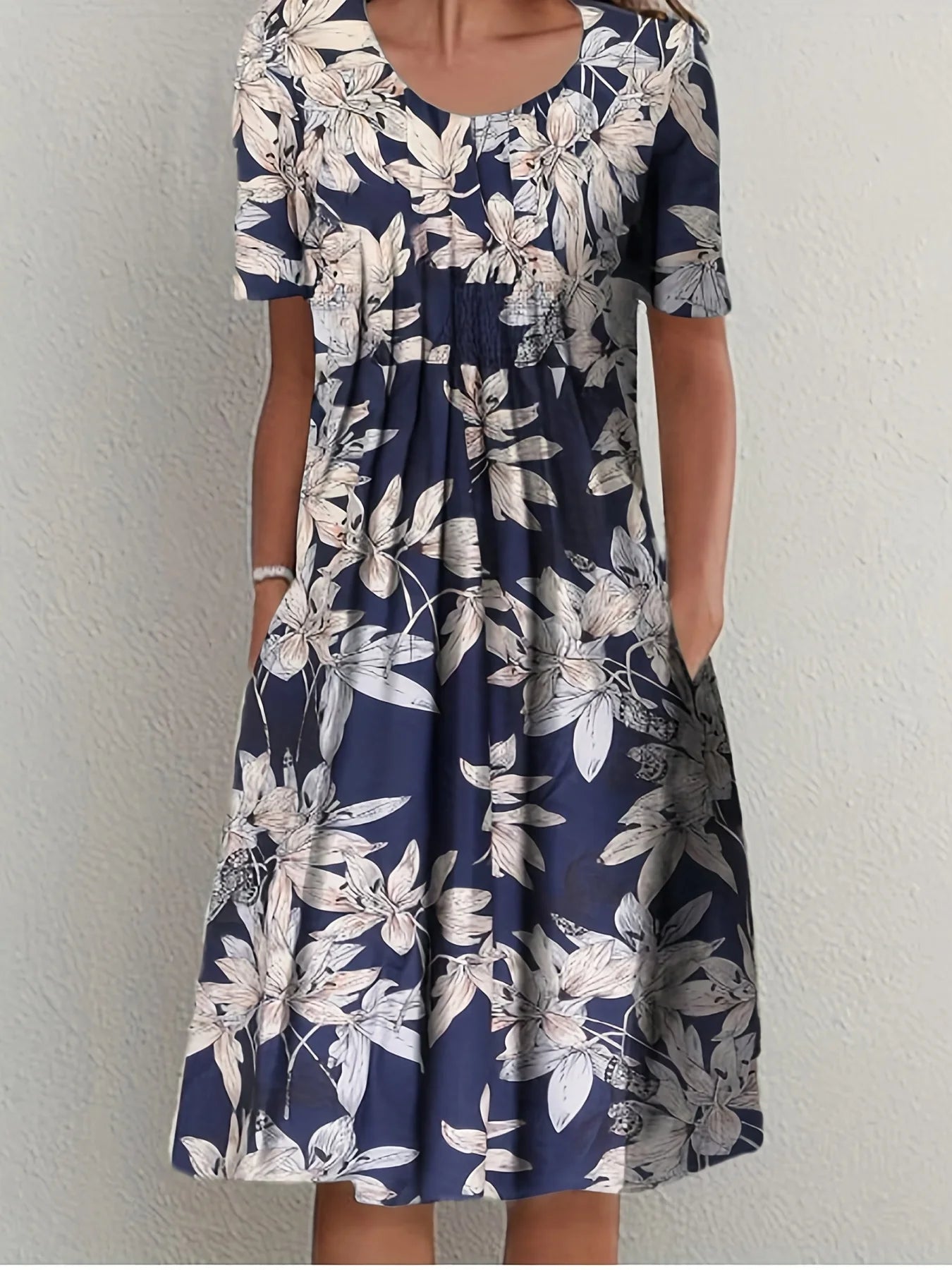 Elegant Sommerkjole med Vidt Skjørt – Rund Hals og Kort Erm med Blomsterprint (2024 Nyhet)