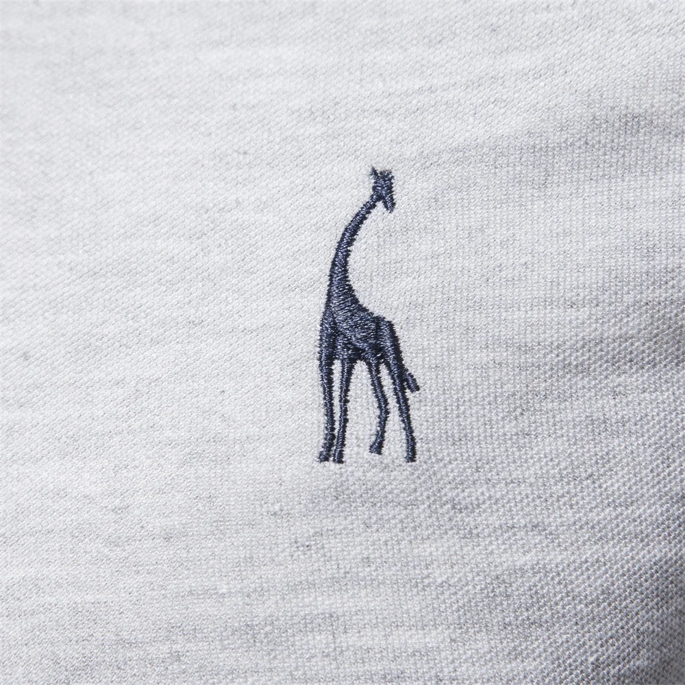 Langermet Pique Skjorte for Herre – Ensfarget med Brodert Hjort, Perfekt for Vår og Business Casual