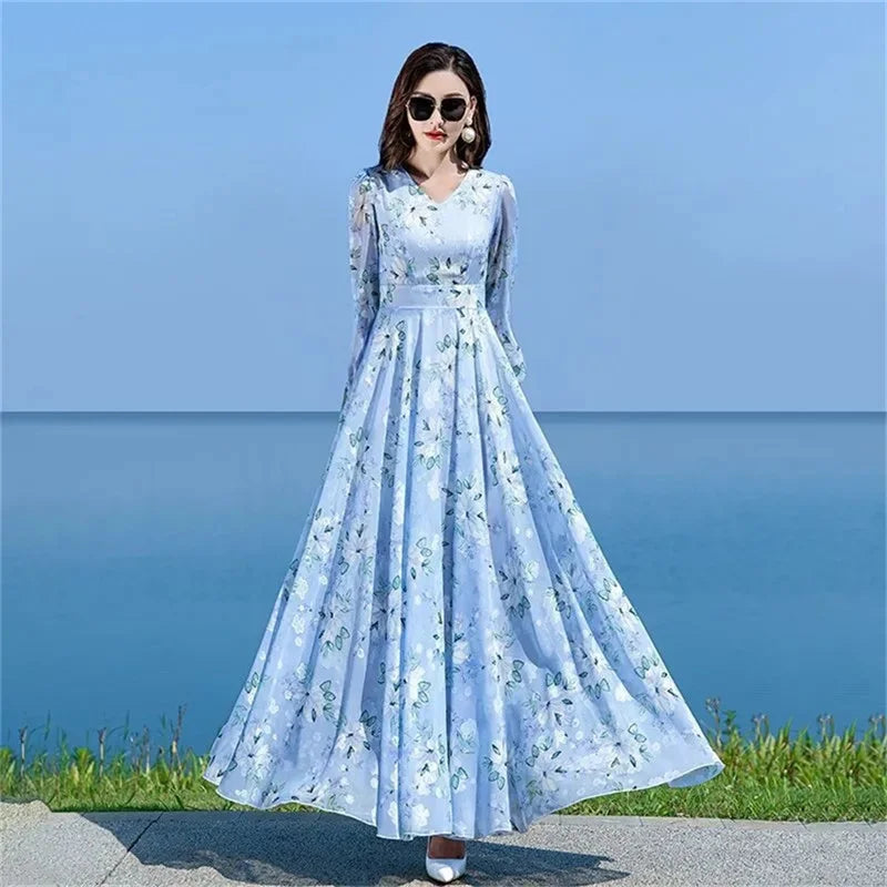 Lang Chiffon Kjole med Blomster – Vårens Elegante V-utringede Kjole med Markert Midje