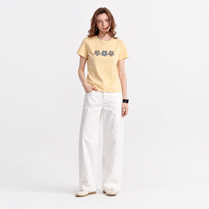 Bomulls T-skjorte til Dame med Blomsterbroderi – Fresh og Komfortabel Sommerstil