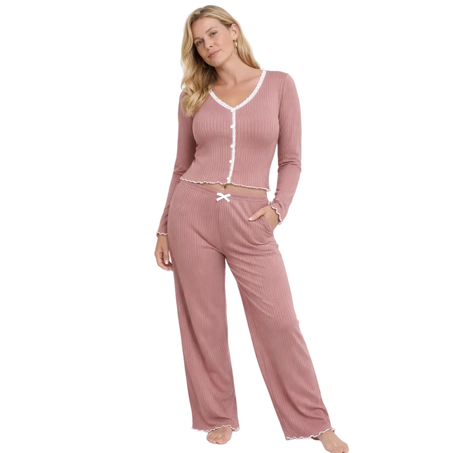 Elegant Dame Pysjsett med Blonder – Langermet Topp og Bukse | Mykt og Forførende Loungewear til Høst og Vinter (2024)