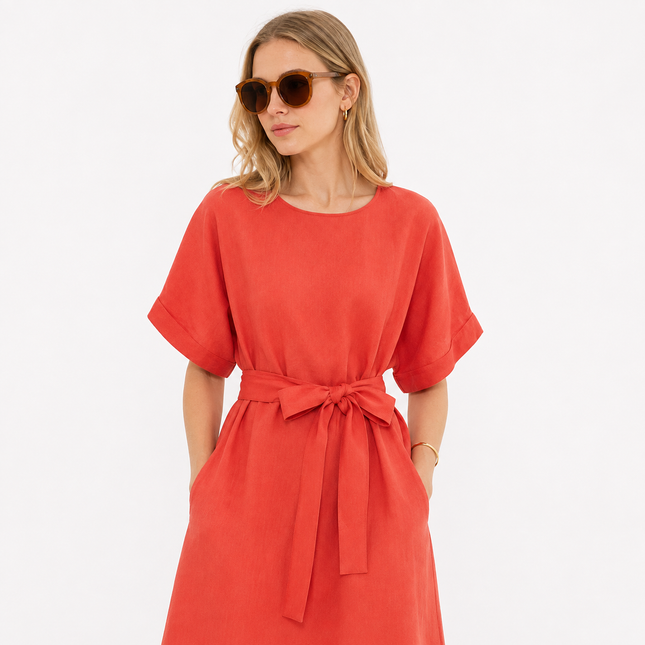 Kjole i 100 % Lin med Rund Hals – Minimalistisk Sommerkjole for Dame