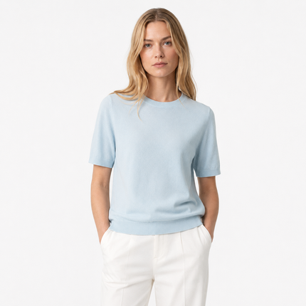 Blå Strikket Topp til Dame – Minimalistisk Kortermet Sommerstil