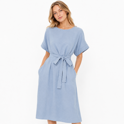 Kjole i 100 % Lin med Rund Hals – Minimalistisk Sommerkjole for Dame