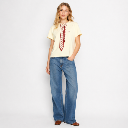 T-skjorte til Dame med Skjerfdetalj – Fransk Stil & Elegant Sommerlook