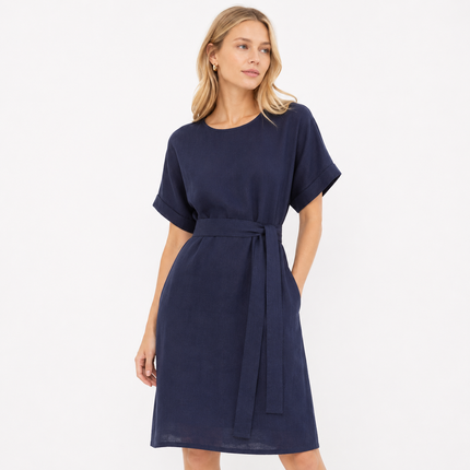 Kjole i 100 % Lin med Rund Hals – Minimalistisk Sommerkjole for Dame