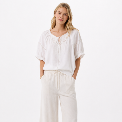 Linen-Bomullsbluse til Dame – Puffermet Sommerbluse med Broderidetaljer