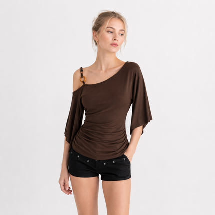 Asymmetrisk Topp til Dame – Off-Shoulder Design med Perledetaljer og Drapert Passform