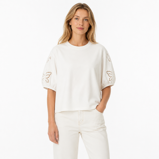 Hvit T-skjorte til Dame med Sommerfuglbroderi – Elegant Hollow Out Sommerstil