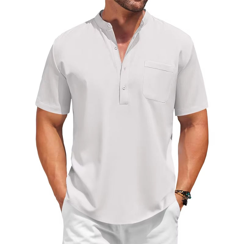 Sommerlig Herreskjorte med Kort Erm – Avslappet Henley Stil i Bomull med Lommer