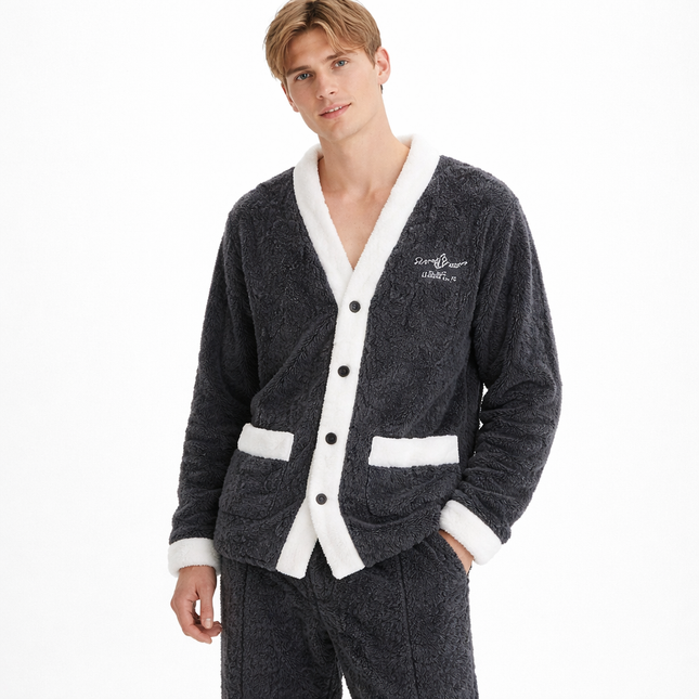 Herrepysjamas i korallfleece – varm 2-delt flanellsett (cardigan + bukse) for vinter