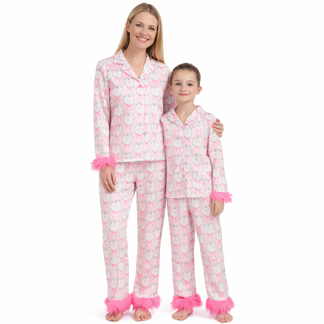 Matchende julepysjamas for mamma og datter – “Mommy & Me” 2-delt sett med fjærkant (skjorte + bukse)