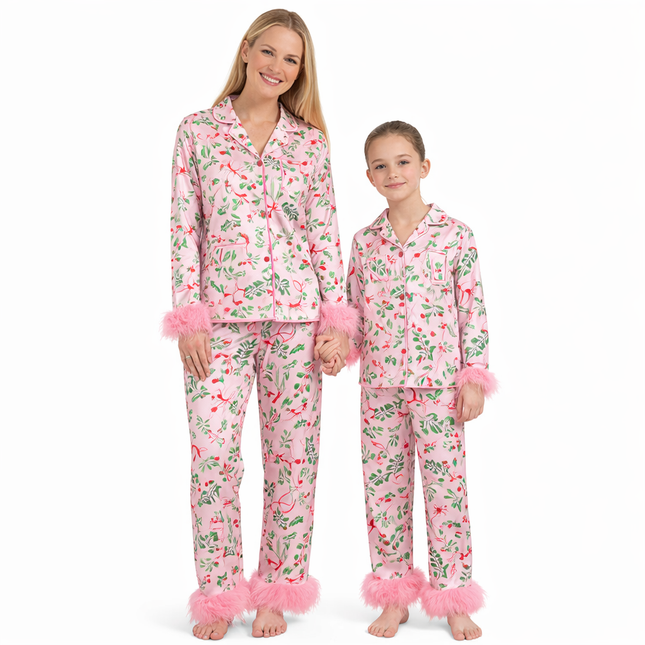 Matchende julepysjamas for mamma og datter – “Mommy & Me” 2-delt sett med fjærkant (skjorte + bukse)
