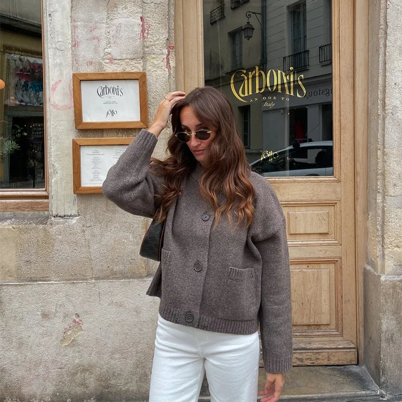 Klassisk strikkecardigan – rund hals, hel erme, løs passform (dame)