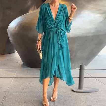 Bohemsk Maxikjole med V-hals – Løs Passform, Uregelmessig Skjørt og Knyting i Midjen