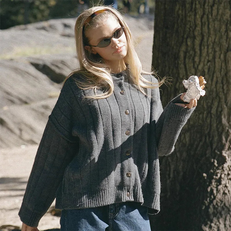 Klassisk strikkecardigan – rund hals, hel erme, løs passform (dame)