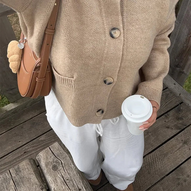 Klassisk strikkecardigan – rund hals, hel erme, løs passform (dame)