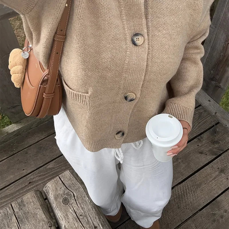 Klassisk strikkecardigan – rund hals, hel erme, løs passform (dame)