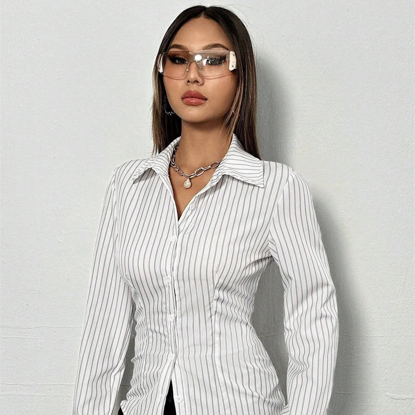 Stripete Skjorte for Dame – Elegant Slim Fit med Knapper | Perfekt til Jobb og Hverdag Høst/Vinter