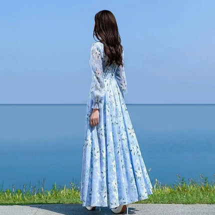 Lang Chiffon Kjole med Blomster – Vårens Elegante V-utringede Kjole med Markert Midje