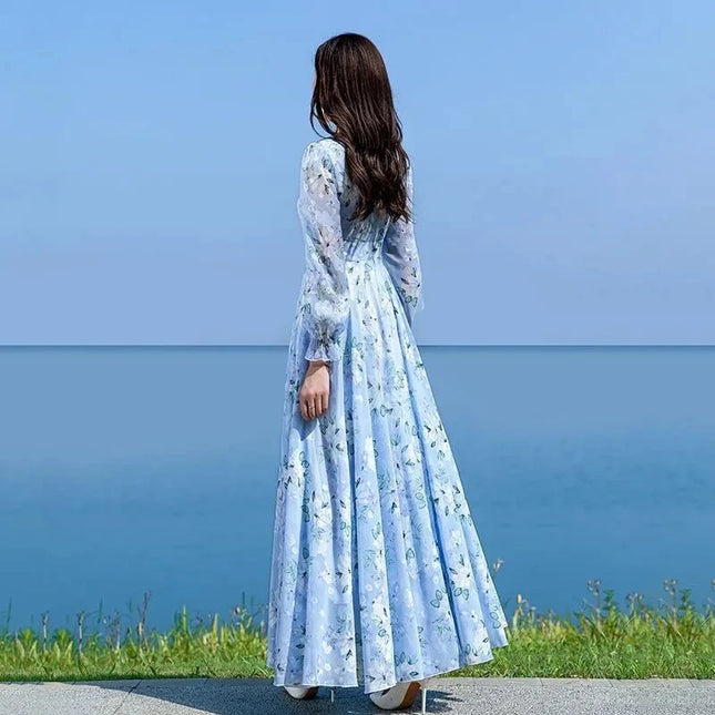 Lang Chiffon Kjole med Blomster – Vårens Elegante V-utringede Kjole med Markert Midje