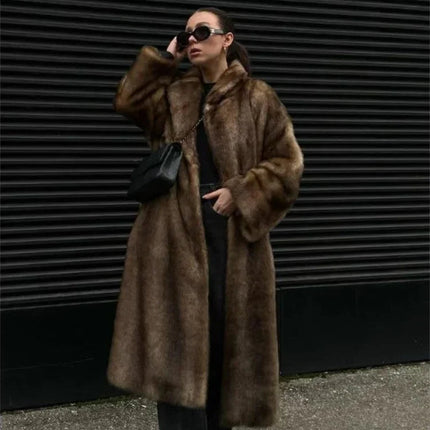 Elegant Lang Fuskepelsjakke for Kvinner – Flerfarget Kåpe med Krage | Luksuriøs og Myk Overgangsjakke til Vinteren