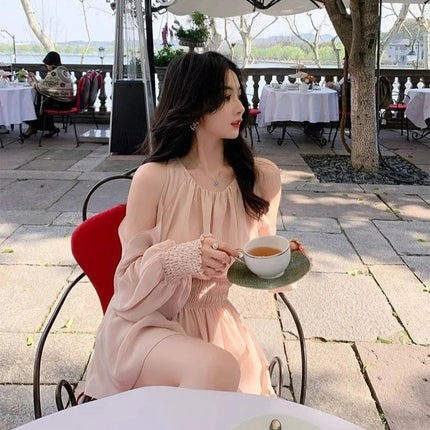 Elegant sommerkjole med puff-ermer – Off Shoulder mini-kjole i chiffon