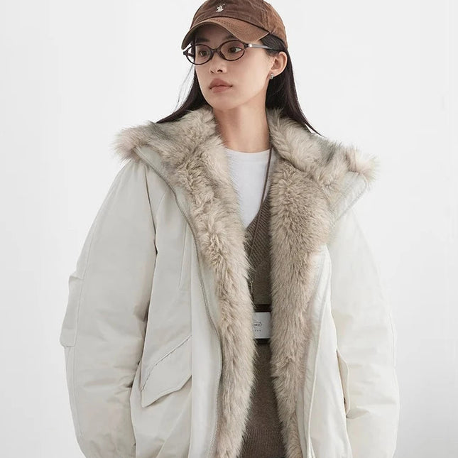 Dunjakke for Dame med Fuskepels – 90% Hvit Andedun | Løs, Varm & Elegant Jakke til Høst og Vinter 2025