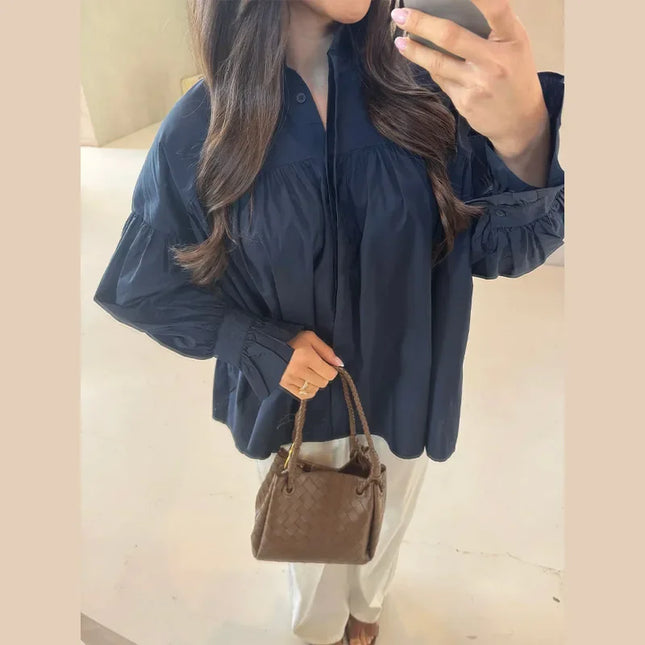 Plissert bluse i grønn med ballongermer – løs passform, knappelukking & klassisk krage (vår/sommer)