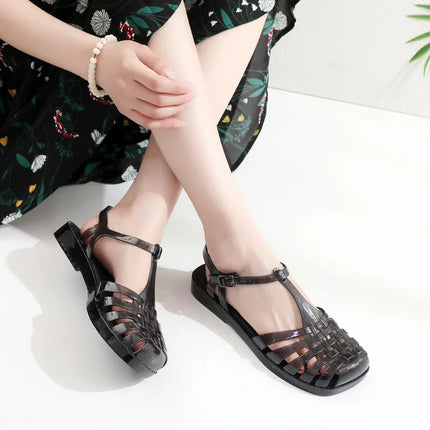 Dame Sandaler til Sommeren – Retro Flate Sandaler med Hul Mønster og Firkantet Tå